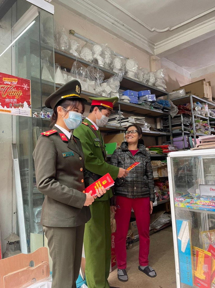 30.000 cuốn sổ tay an ninh sẽ được phát đến tận tay người dân quận Hà Đông