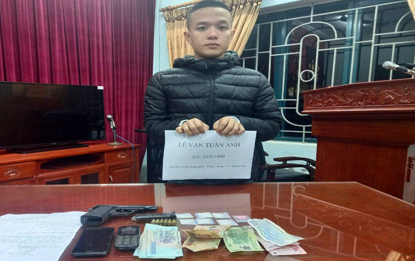 Đối tượng cùng tang vật bị thu giữ Đối tượng cùng tang vật bị thu giữ