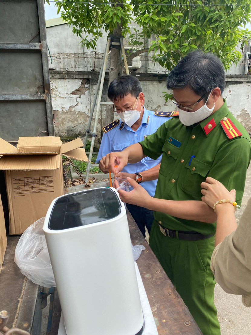 Tổng giá trị hàng hóa khoảng 2 tỷ đồng Tổng giá trị hàng hóa khoảng 2 tỷ đồng