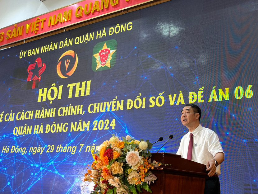 Đồng chí Phạm Văn Chiến - Phó Chủ tịch UBND quận Hà Đông phát biểu tại hội thi Đồng chí Phạm Văn Chiến - Phó Chủ tịch UBND quận Hà Đông phát biểu tại hội thi