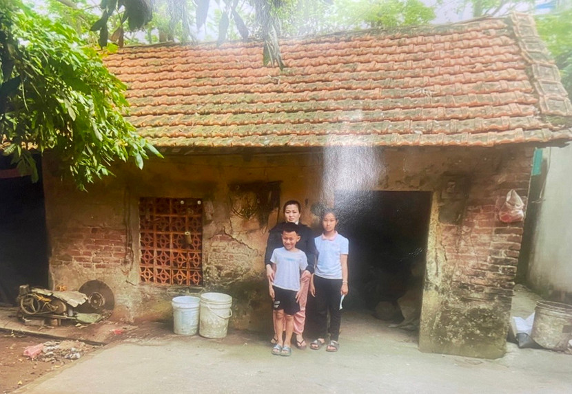 Ngôi nhà cũ gia đình chị Nguyễn Thị Mai sinh sống trước khi được hỗ trợ, xây dựng Nhà tình nghĩa.