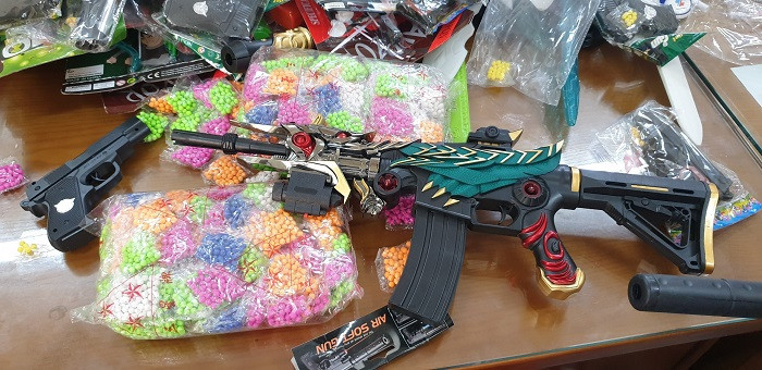 Cơ quan chức năng đang tạm giữ số hàng hóa để xử lý theo quy định Cơ quan chức năng đang tạm giữ số hàng hóa để xử lý theo quy định