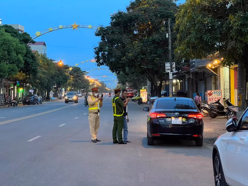 Ngày đêm bám đường xử lý vi phạm