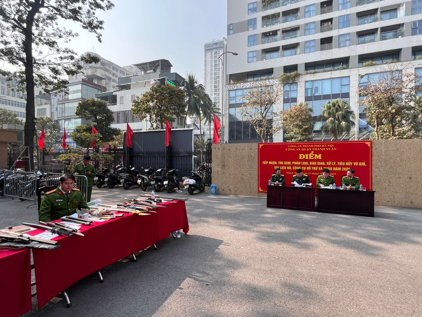 Công an quận Thanh Xuân thu hồi nhiều vũ khí, vật liệu nổ, công cụ hỗ trợ các loại Công an quận Thanh Xuân thu hồi nhiều vũ khí, vật liệu nổ, công cụ hỗ trợ các loại