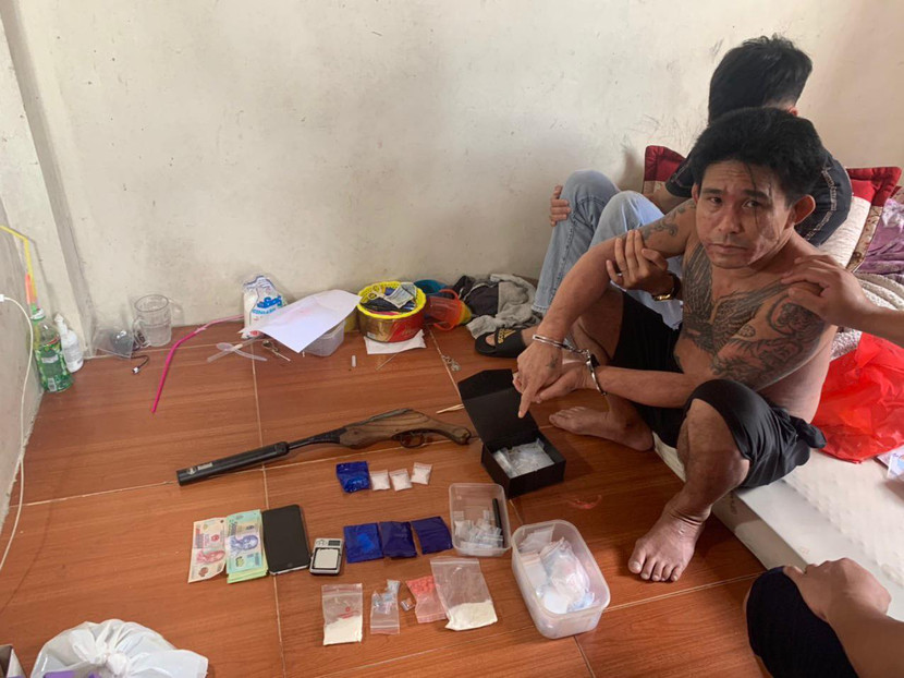 Cơ quan công an bắt giữ Nguyễn Văn Hạnh cùng tang vật