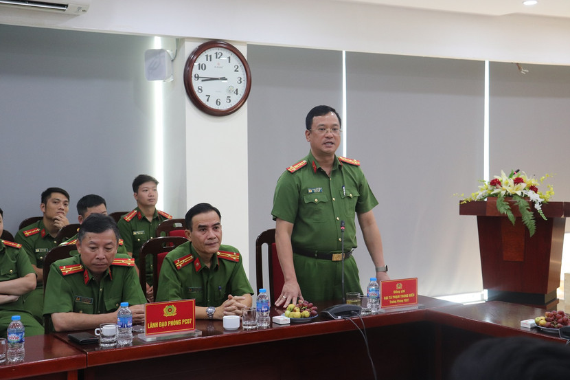 Đại tá Phạm Trung Hiếu, Trưởng phòng Cảnh sát PCCC&amp;CNCH, CATP phát biểu cảm ơn lãnh đạo CATP và các đơn vị