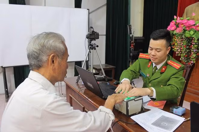 Công an Hà Nội mở đợt cao điểm cấp căn cước công dân lưu động