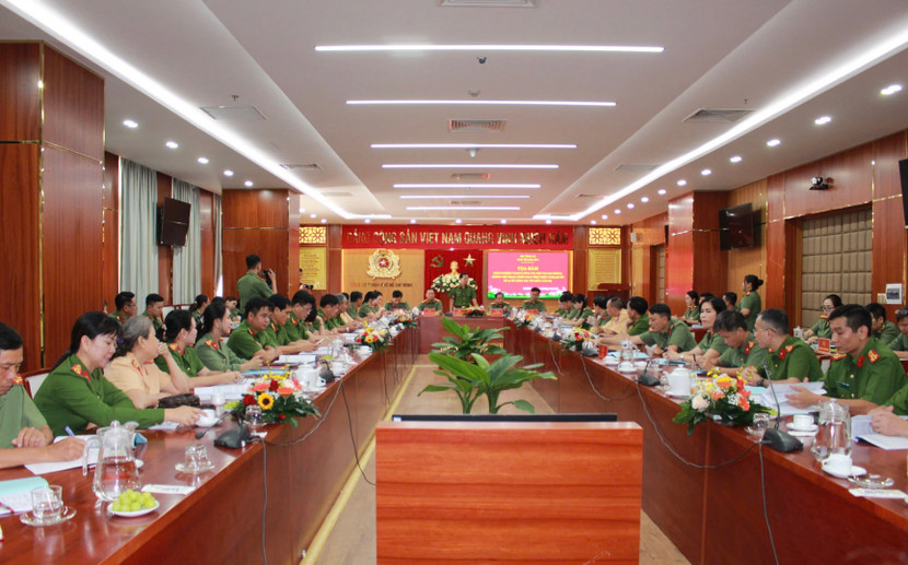 Toàn cảnh buổi Tọa đàm về kinh nghiệm trong công tác đấu tranh phòng chống tội phạm và triển khai thực hiện Nghị quyết số 12 về công tác tổ chức cán bộ của Cụm thi đua số 1 Bộ Công an Toàn cảnh buổi Tọa đàm về kinh nghiệm trong công tác đấu tranh phòng chống tội phạm và triển khai thực hiện Nghị quyết số 12 về công tác tổ chức cán bộ của Cụm thi đua số 1 Bộ Công an