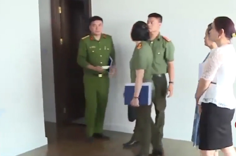 Lực lượng CAP Mỹ Đình 2 và Đội An ninh CAQ Nam Từ Liêm phối hợp kiểm tra căn hộ chung cư nghi vấn Lực lượng CAP Mỹ Đình 2 và Đội An ninh CAQ Nam Từ Liêm phối hợp kiểm tra căn hộ chung cư nghi vấn