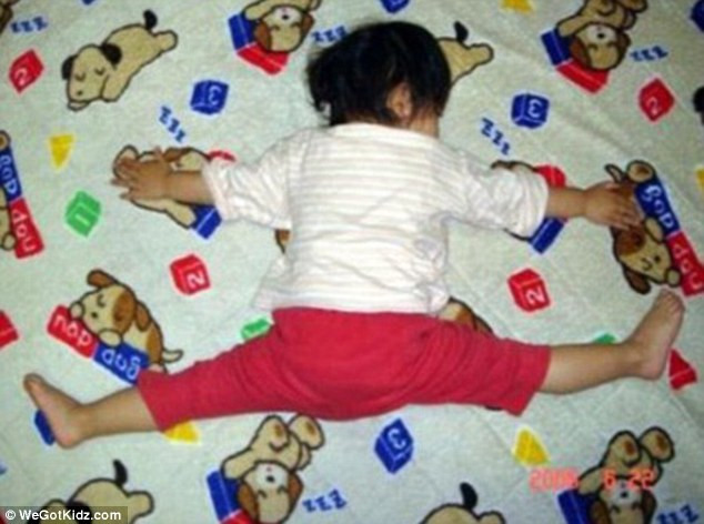 Ngộ nghĩnh những đứa trẻ bạ đâu ngủ đấy ảnh 12