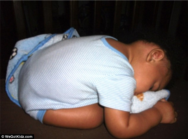 Ngộ nghĩnh những đứa trẻ bạ đâu ngủ đấy ảnh 10