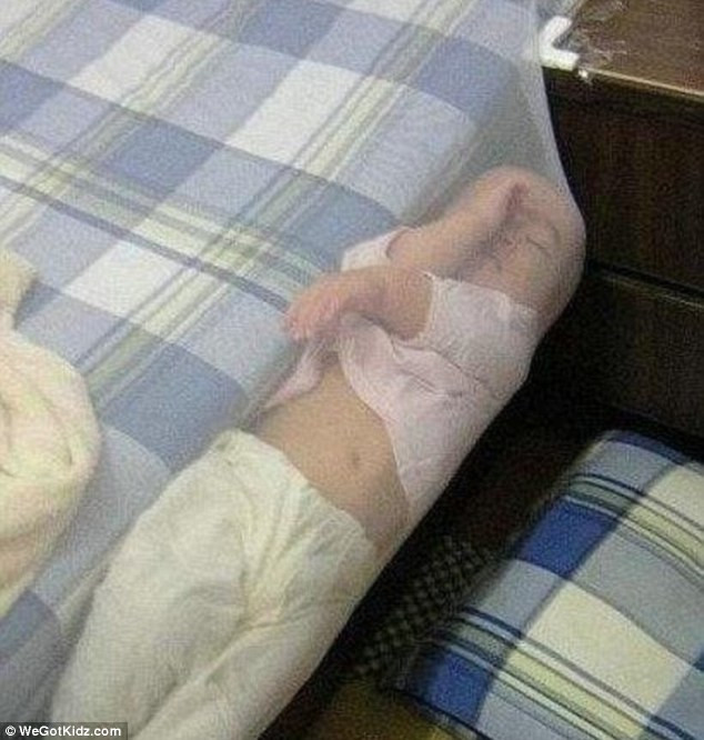 Ngộ nghĩnh những đứa trẻ bạ đâu ngủ đấy ảnh 9