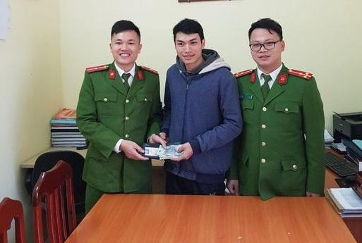 Công an xã tìm và trả lại tài sản đánh rơi cho người dân ảnh 1