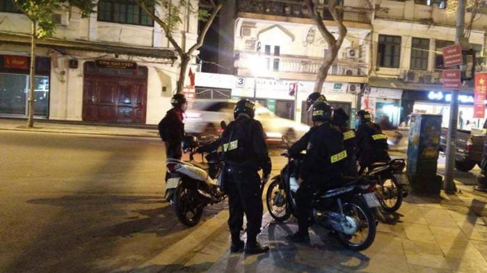 Các lực lượng công an tuần tra khép kín địa bàn trong đêm Noel