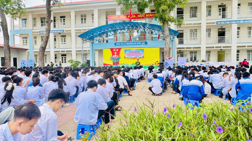 Chương trình tập trung vào các nội dung thiết thực về phòng, chống ma túy, an ninh mạng, an toàn giao thông, phòng chống bạo lực học đường và phòng cháy, chữa cháy Chương trình tập trung vào các nội dung thiết thực về phòng, chống ma túy, an ninh mạng, an toàn giao thông, phòng chống bạo lực học đường và phòng cháy, chữa cháy