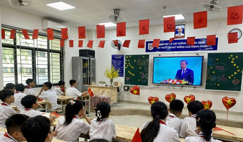 Cùng nhau lắng nghe lắng nghe các bài phát biểu của lãnh đạo Đảng, Nhà nước Cùng nhau lắng nghe lắng nghe các bài phát biểu của lãnh đạo Đảng, Nhà nước