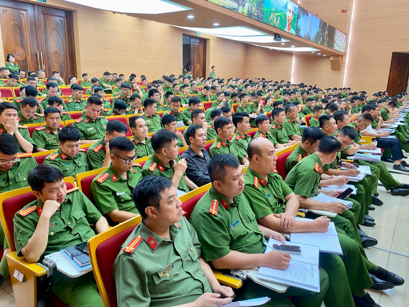 Việc tập huấn được thực hiện theo phương châm “cầm tay, chỉ việc” để đảm bảo hiệu quả, thống nhất từ thành phố tới cơ sở