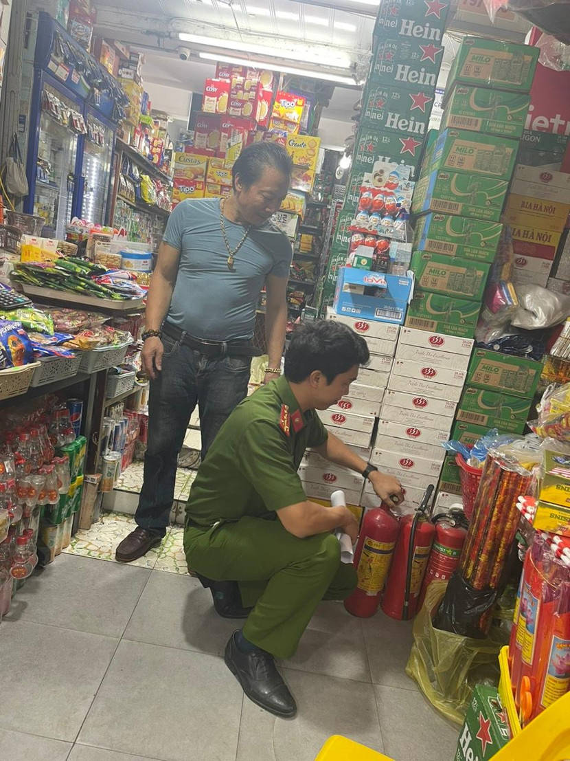 Công an phường Láng Hạ kiểm tra, rà soát các cơ sở về an toàn PCCC Công an phường Láng Hạ kiểm tra, rà soát các cơ sở về an toàn PCCC