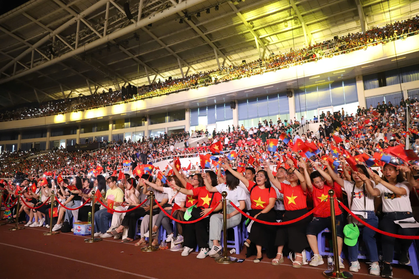 Chương trình thu hút đông đảo khán giả tới thưởng thức