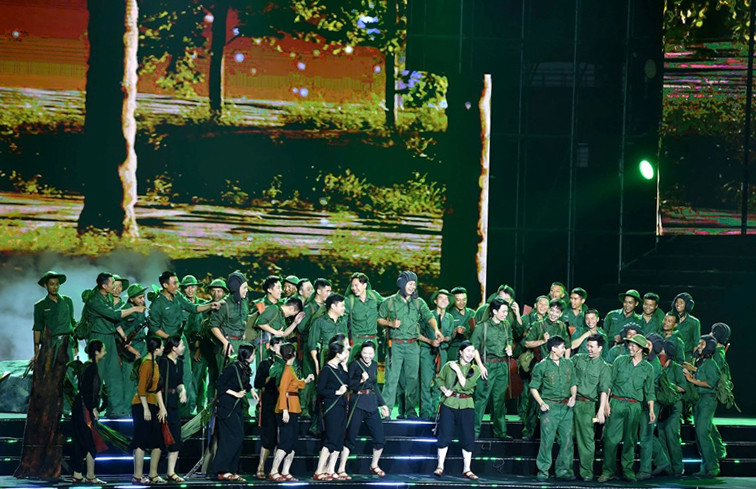 Các tiết mục nghệ thuật gợi nhớ một thời kỳ đấu tranh hào hùng của dân tộc