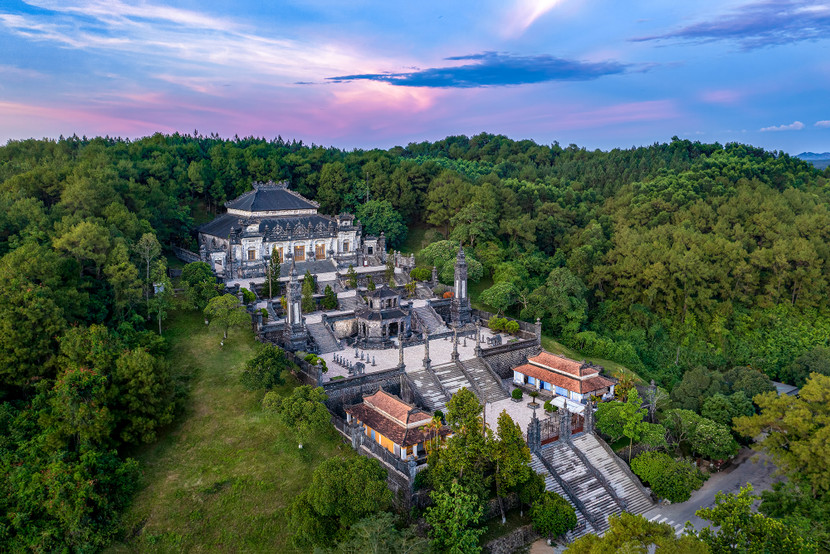 Hình ảnh Lăng Khải Định được giới thiệu tại triển lãm - ảnh Nguyễn Phong