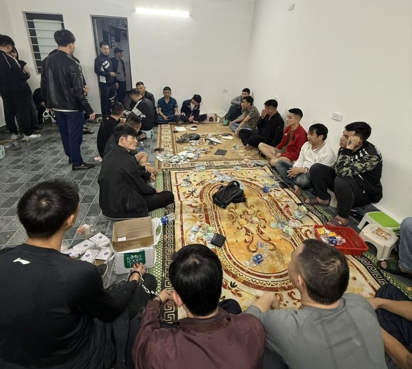 Công an thu giữ nhiều tang vật liên quan đến hành vi đánh bạc...