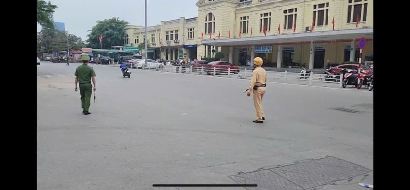 Nam thanh niên chống người thi hành công vụ cố tình chạy qua chốt Cảnh sát giao thông Nam thanh niên chống người thi hành công vụ cố tình chạy qua chốt Cảnh sát giao thông