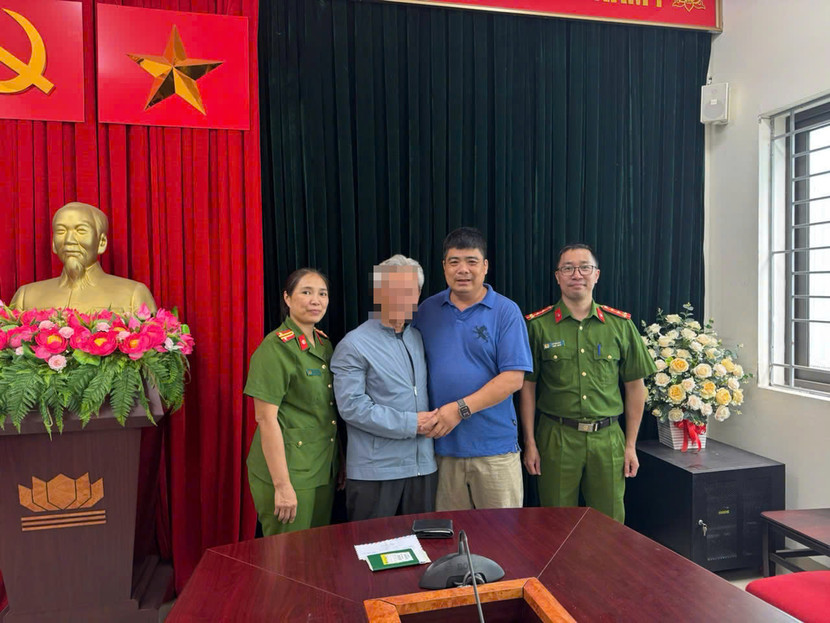 Lực lượng Công an hỗ trợ anh Ngạn trả lại số tiền đánh rơi cho chủ sở hữu Lực lượng Công an hỗ trợ anh Ngạn trả lại số tiền đánh rơi cho chủ sở hữu