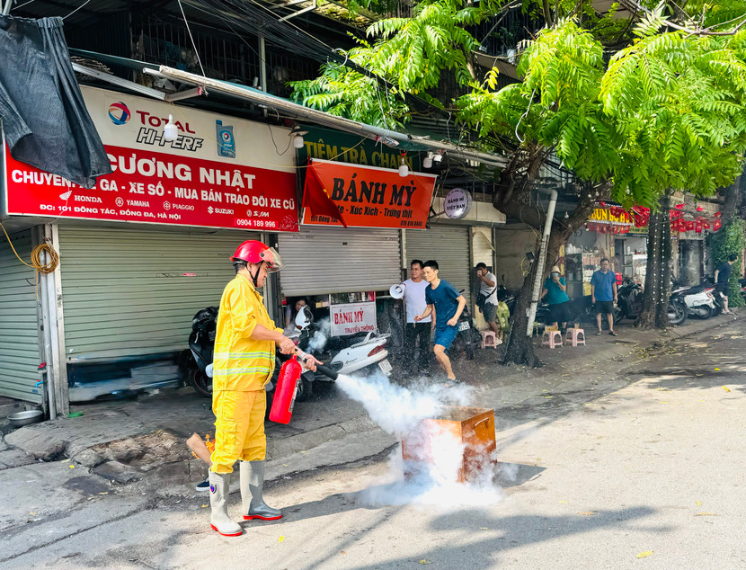 Phường Kim Liên diễn tập phương án chữa cháy, cứu nạn tại chợ A12 Khương Thượng