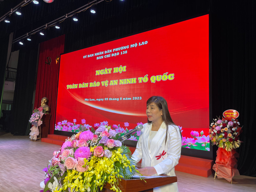 Đồng chí Phạm Thị Hoà - Phó Chủ tịch UBND quận Hà Đông phát biểu chúc mừng nhân dân và cán bộ phường Mộ Lao Đồng chí Phạm Thị Hoà - Phó Chủ tịch UBND quận Hà Đông phát biểu chúc mừng nhân dân và cán bộ phường Mộ Lao