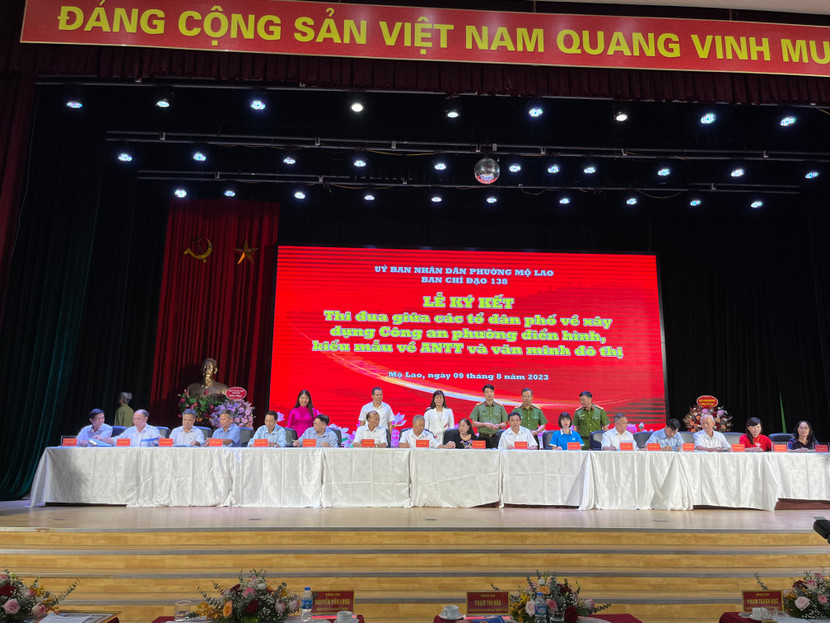 Đại diện 17 tổ trưởng tổ dân phố thuộc phường Mộ Lao ký giao ước đảm bảo an ninh trật tự Đại diện 17 tổ trưởng tổ dân phố thuộc phường Mộ Lao ký giao ước đảm bảo an ninh trật tự