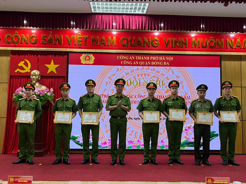 Các tập thể, cá nhân nhận khen thưởng trong các phong trào thi đua