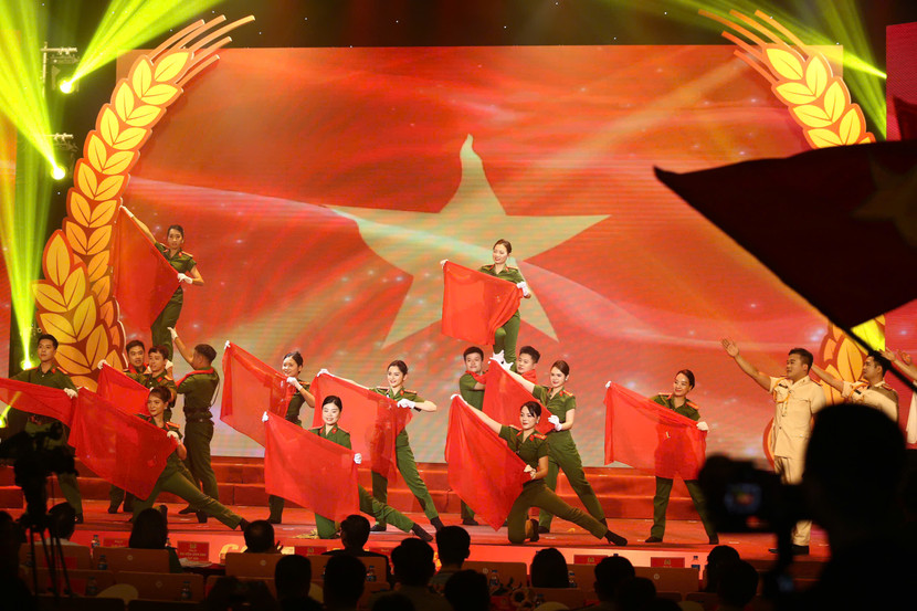 Một trong những tiết mục nghệ thuật đặc sắc của Công an Thủ đô Một trong những tiết mục nghệ thuật đặc sắc của Công an Thủ đô