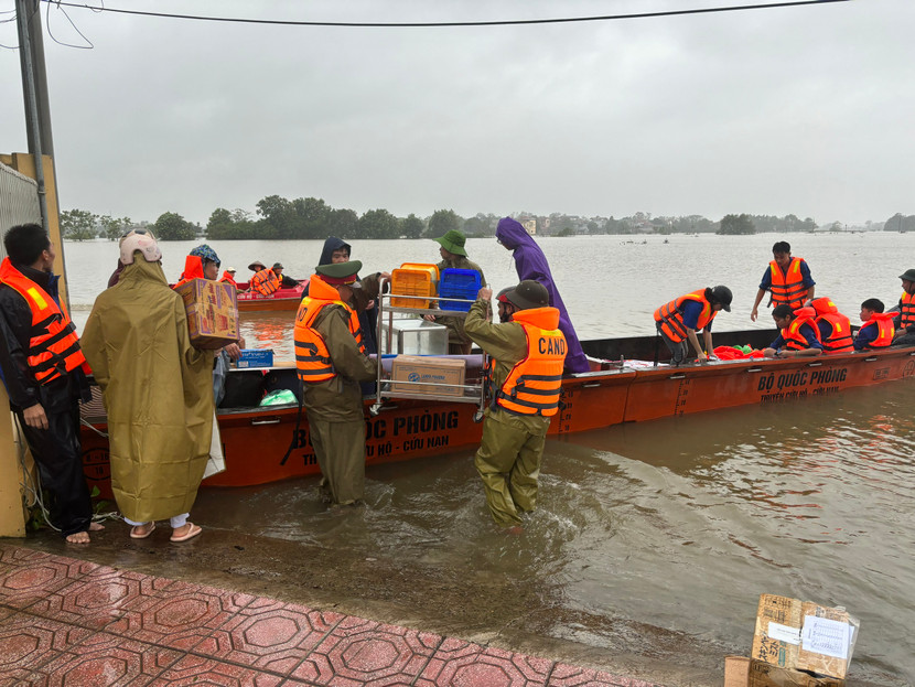 Mực nước trên sông Tích trên báo động 3, gây ảnh hưởng nghiêm trọng gây ngập lụt nhiều hộ dân ở các xã