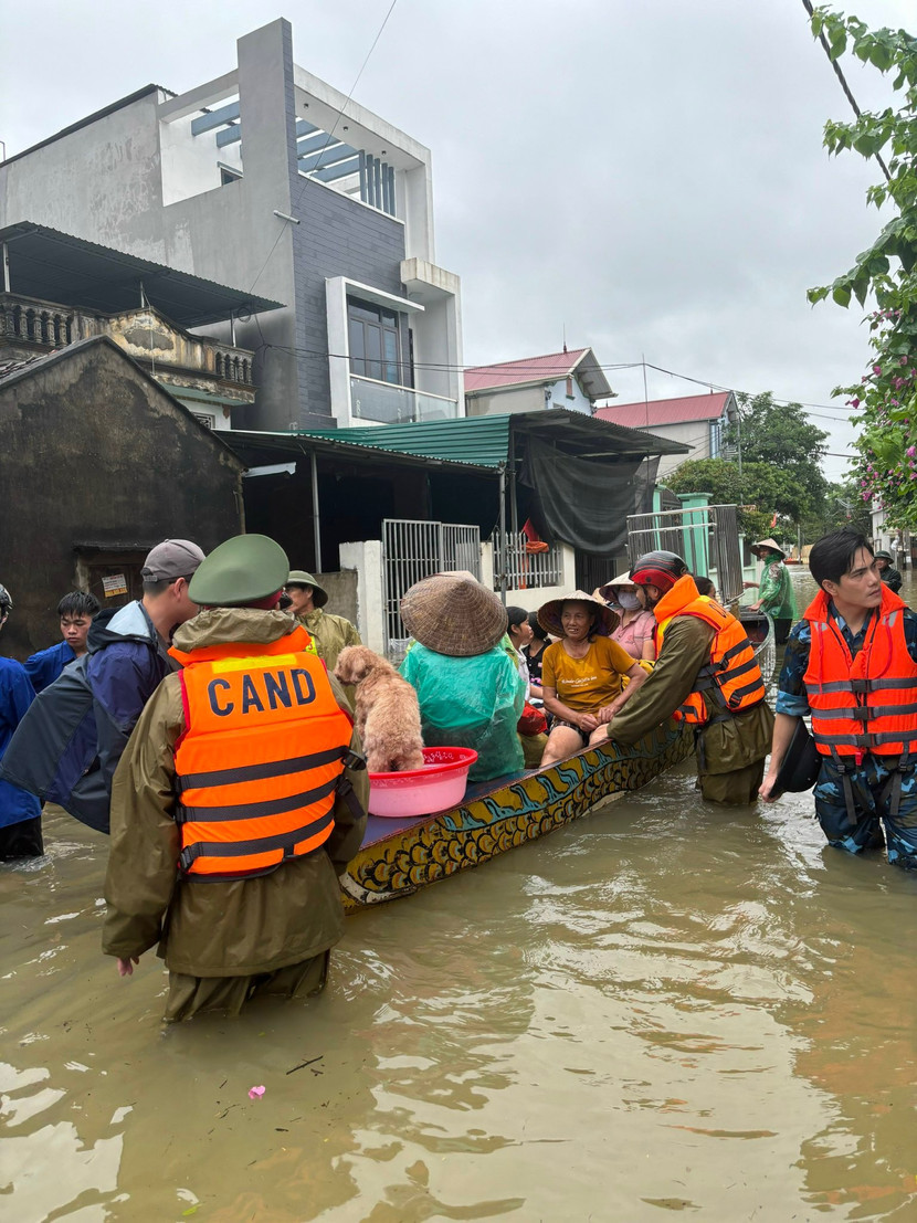 Bảo vệ an toàn tính mạng, tài sản của nhân dân là trên hết