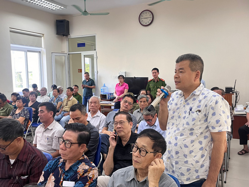 Ông Hoàng Ngọc Thành, khu dân cư số 4 phường Bách Khoa đóng góp ý kiến cho Công an phường Ông Hoàng Ngọc Thành, khu dân cư số 4 phường Bách Khoa đóng góp ý kiến cho Công an phường