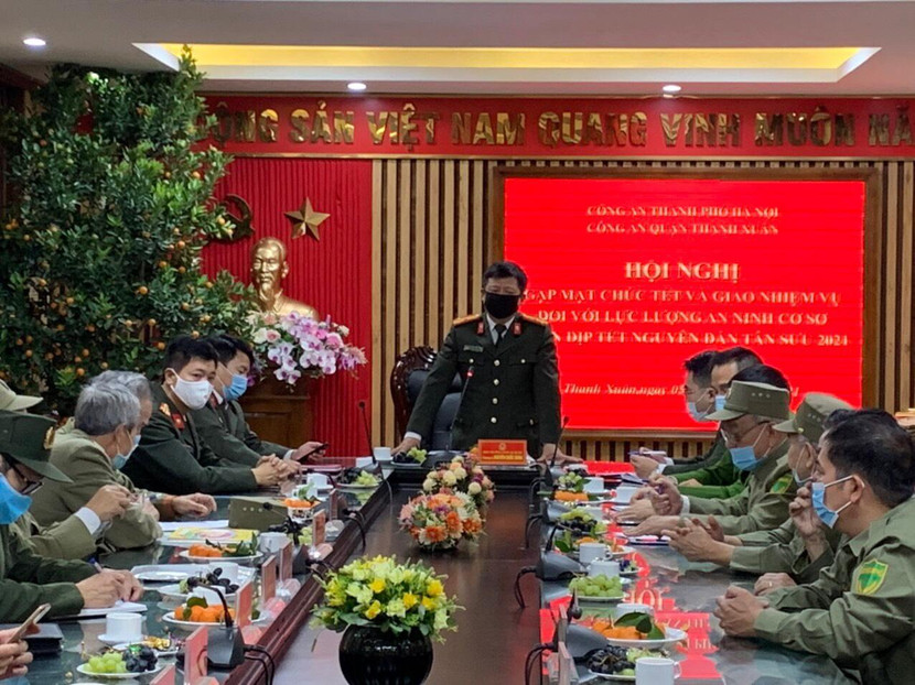 Thượng tá Nguyễn Quốc Dũng, Phó Trưởng Công an quận Thanh Xuân phát biểu tại hội nghị