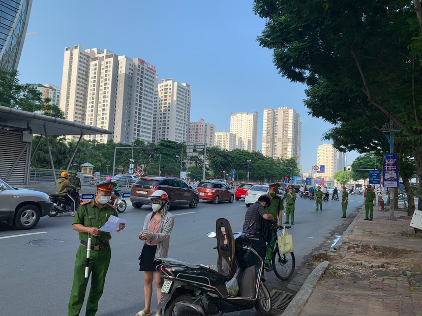 Các phương tiện di chuyển bị kiểm tra