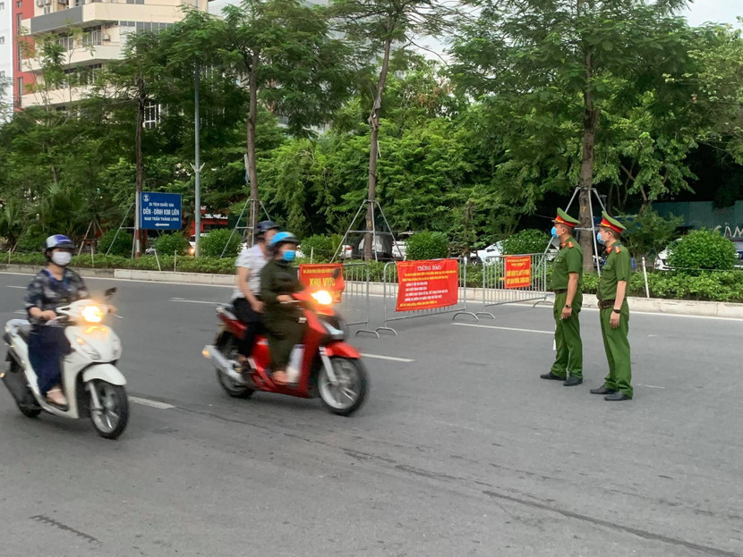 Chốt của UBND phường Phương Liên, tại đường Xã Đàn Chốt của UBND phường Phương Liên, tại đường Xã Đàn