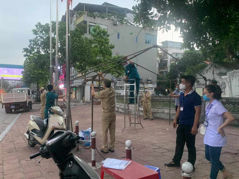 Lều bạt được dựng để giúp các lực lượng sẵn sàng làm nhiệm vụ trong mọi điều kiện thời tiết Lều bạt được dựng để giúp các lực lượng sẵn sàng làm nhiệm vụ trong mọi điều kiện thời tiết