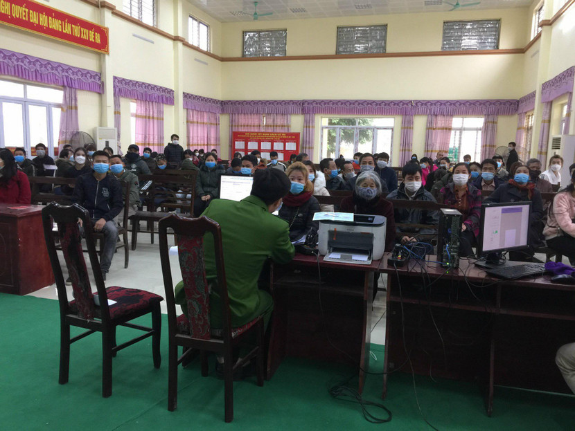 Người dân đến làm căn cước trong ngày nghỉ Tết dương lịch