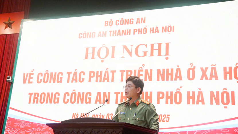 Thượng tá Trần Văn Quang, Trưởng phòng Tổ chức cán bộ CATP công bố Quyết định thành lập Ban Chỉ đạo của CATP về việc thực hiện chế độ, chính sách hỗ trợ và phát triển nhà ở cho cán bộ, chiến sĩ Công an Thủ đô