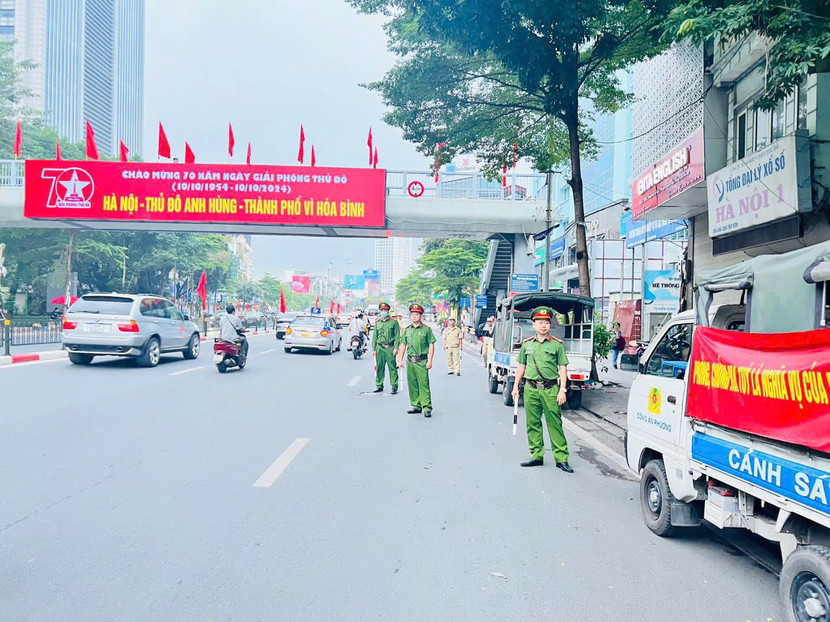 Quận Đống Đa ra quân xử lý các trường hợp học sinh vi phạm giao thông