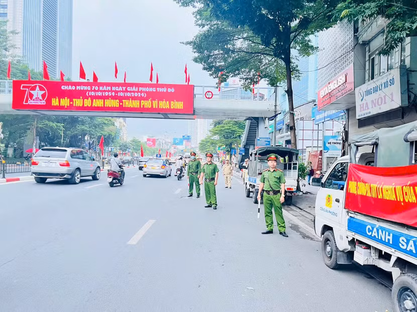 Tuần tra xử lý các trường hợp vi phạm giao thông, trật tự đô thị