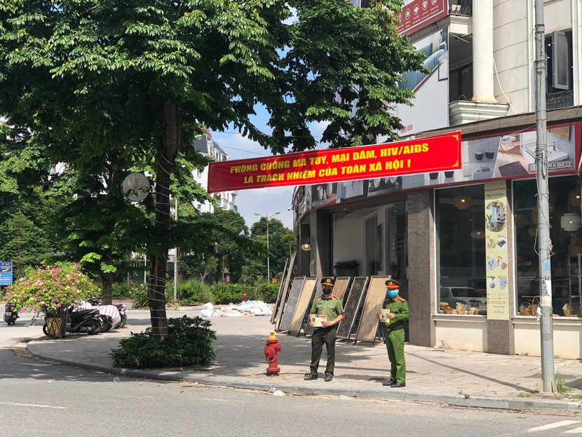 Băng rôn, khẩu hiệu phòng, chống ma túy được treo ở các vị trí dễ quan sát trên địa bàn quận Hà Đông Băng rôn, khẩu hiệu phòng, chống ma túy được treo ở các vị trí dễ quan sát trên địa bàn quận Hà Đông