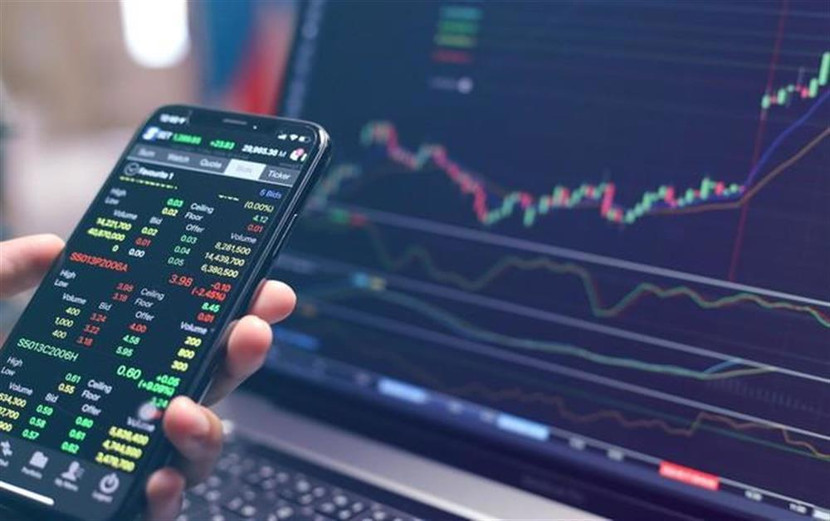 Người dân cần thận trọng khi tham gia đầu tư tài chính, sàn chứng khoán, tiền ảo trên không gian mạng.