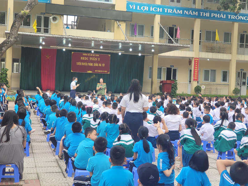 CAH Gia Lâm tuyên truyền phổ biến các nội dung cơ bản về phòng chống ma túy cho các em học sinh CAH Gia Lâm tuyên truyền phổ biến các nội dung cơ bản về phòng chống ma túy cho các em học sinh