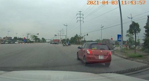 Người điều khiển phương tiện vượt đèn đỏ bị xử phạt