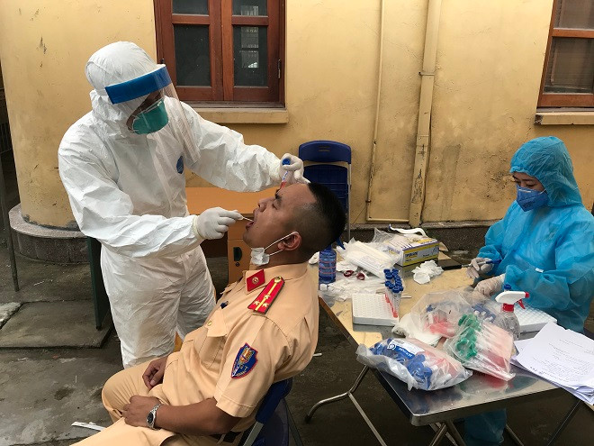 Hơn 1.000 cán bộ có liên quan đến Đà Nẵng được lấy mẫu