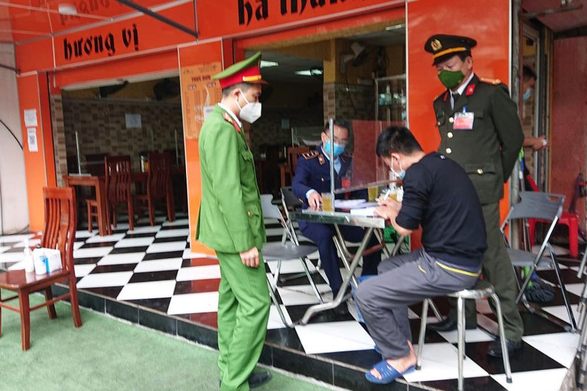 Quận Thanh Xuân xử phạt các trường hợp vi phạm quy định phòng dịch Quận Thanh Xuân xử phạt các trường hợp vi phạm quy định phòng dịch